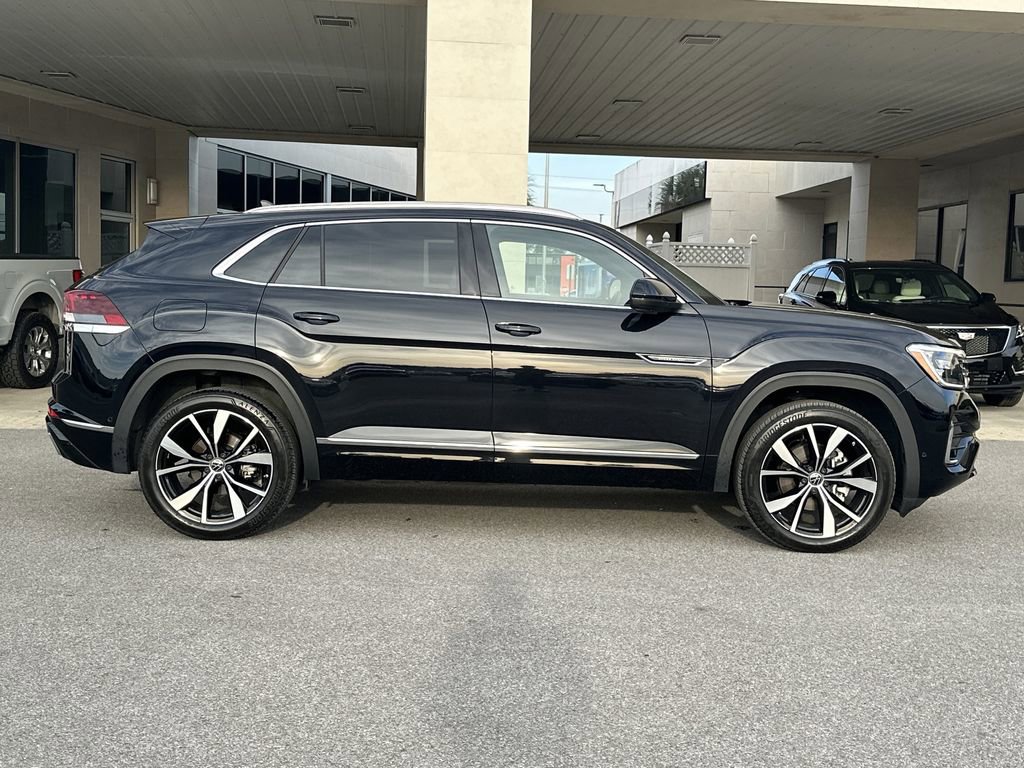 Used 2024 Volkswagen Atlas Cross Sport SEL Premium R-Line image 9