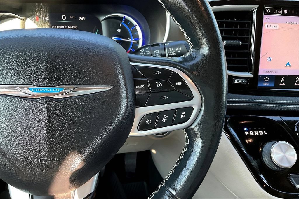 Used 2021 Chrysler Pacifica Touring-L w/ Uconnect Theater Family Group FWD image 12
