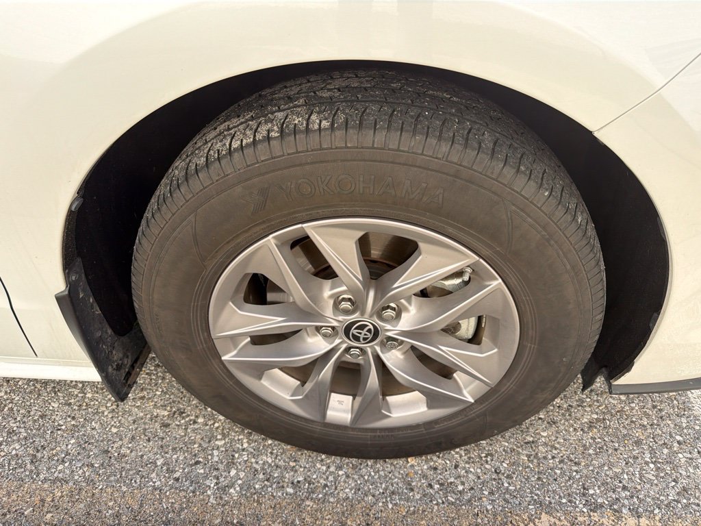 Used 2022 Toyota Sienna XLE FWD image 20