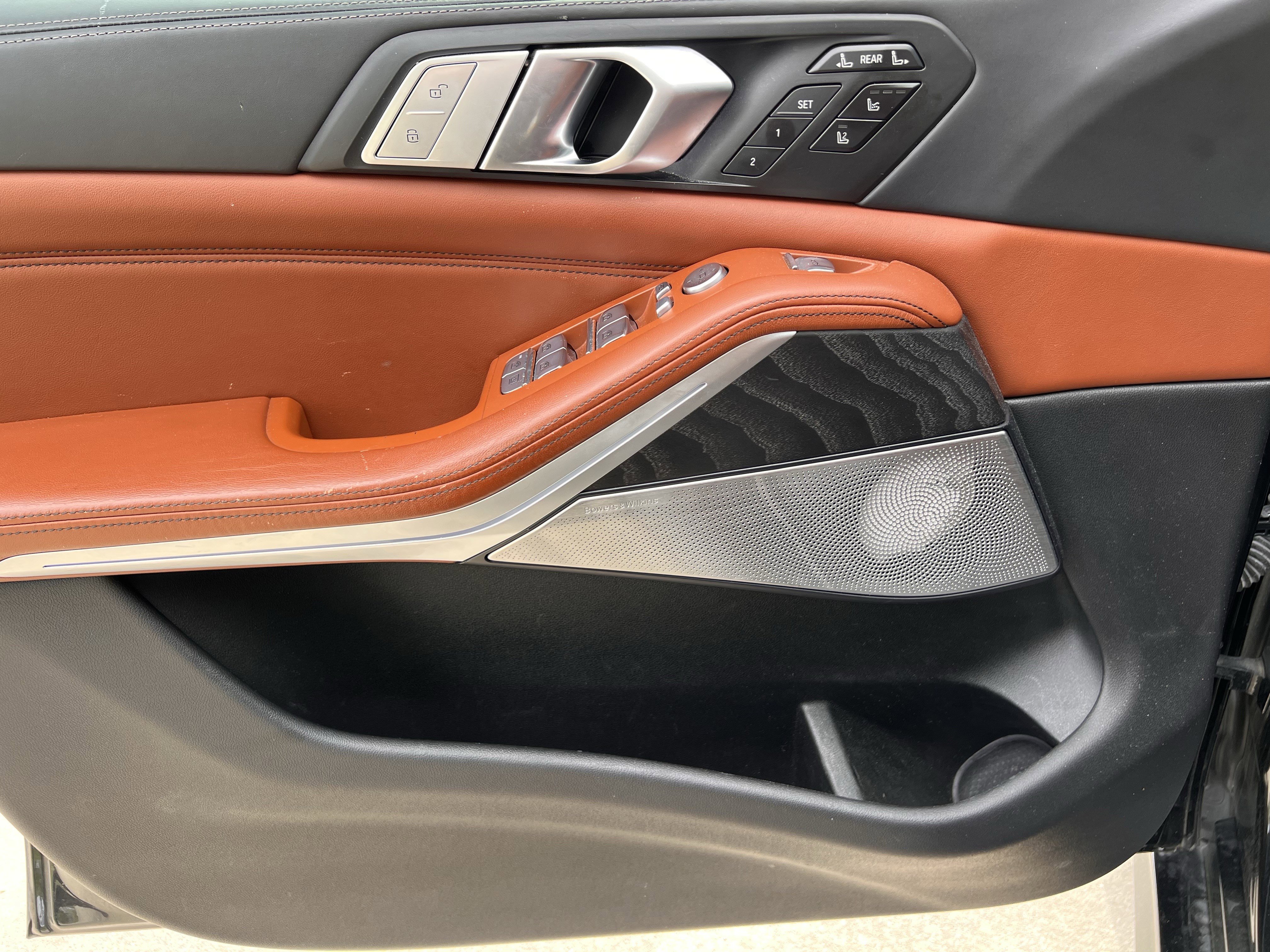 Used 2021 BMW X7 M50i image 16