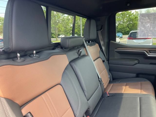 Used 2024 Chevrolet Silverado 1500 High Country w/ Technology Package AWD/4WD image 39