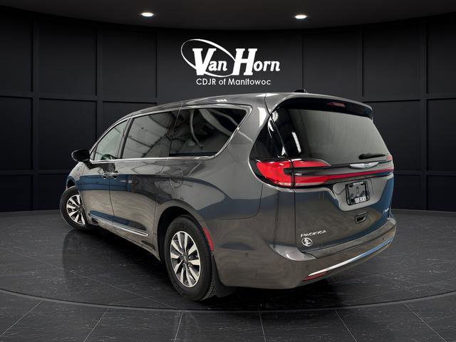 Used 2023 Chrysler Pacifica Limited w/ Uconnect Theater Family Group FWD image 5