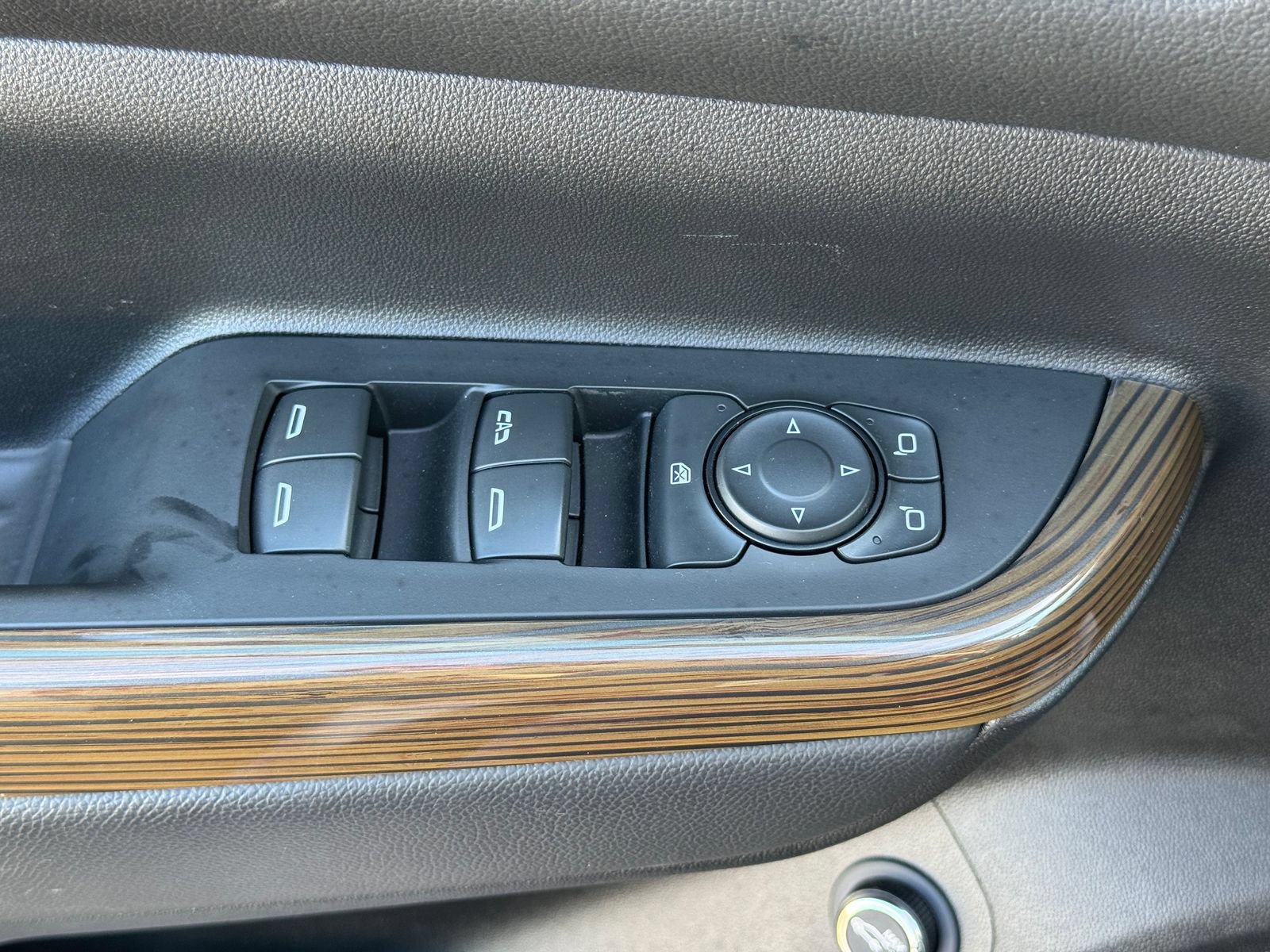 Used 2023 GMC Acadia SLE w/ Driver Convenience Package FWD image 13