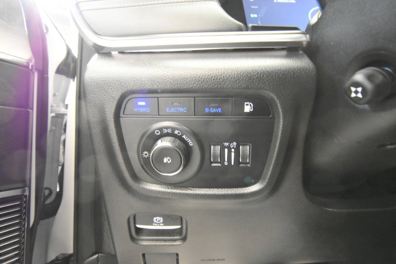 Used 2024 Jeep Grand Cherokee Overland w/ Trailer Tow Package AWD/4WD image 34