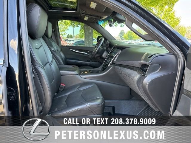 Used 2018 Cadillac Escalade Platinum AWD/4WD image 12