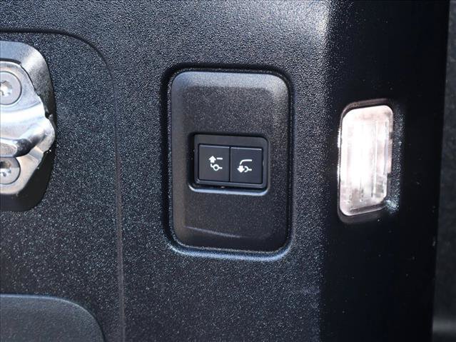 Used 2023 Land Rover Defender 110 X-Dynamic SE AWD/4WD image 7