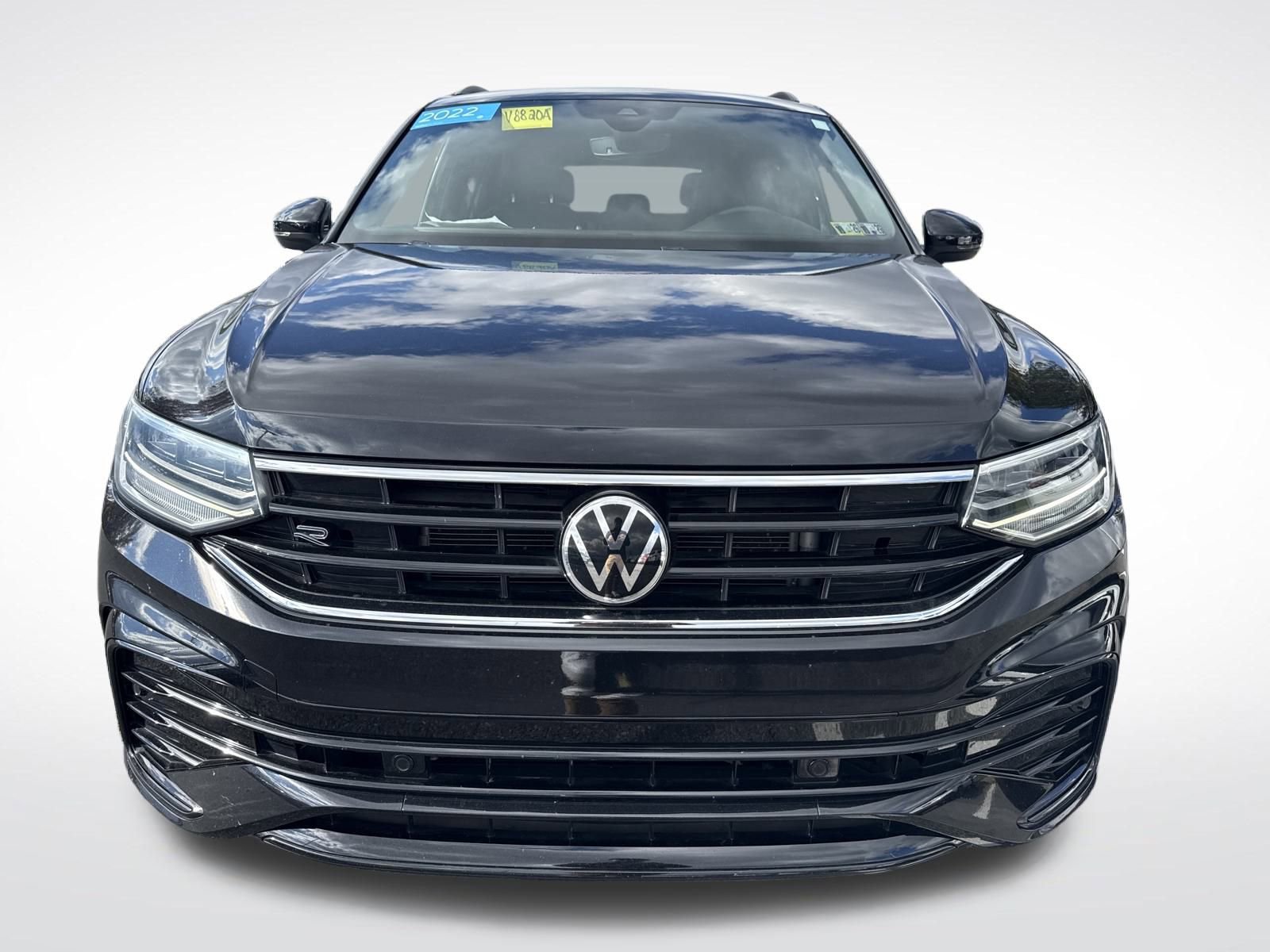 Certified 2022 Volkswagen Tiguan SE R-Line image 9