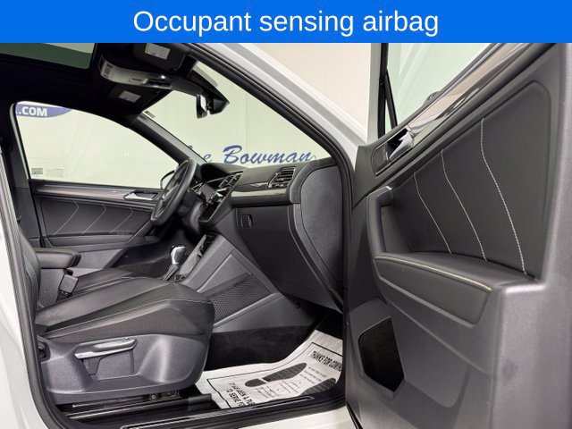 Used 2023 Volkswagen Tiguan SE R-Line AWD/4WD image 15