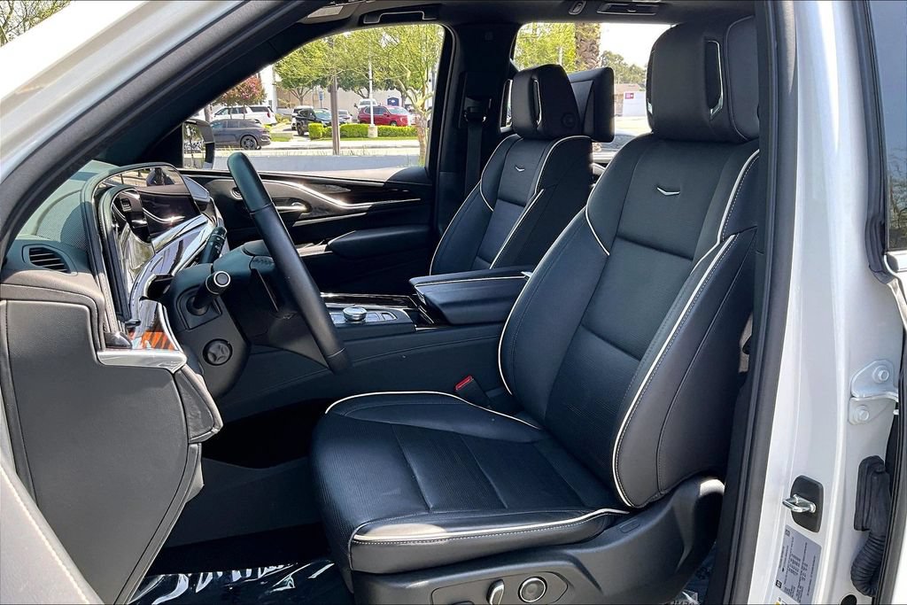 Used 2021 Cadillac Escalade Premium Luxury AWD/4WD image 10