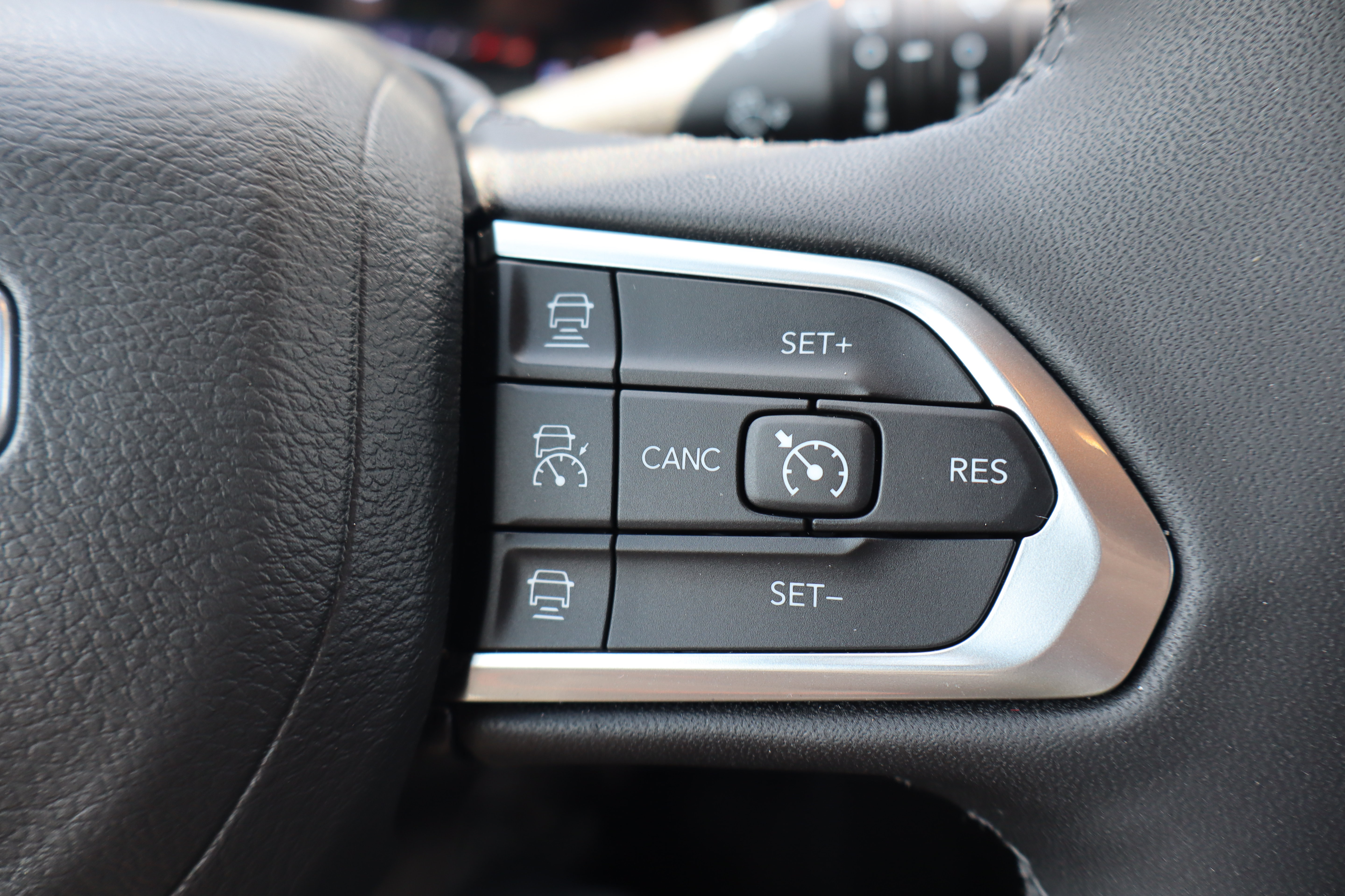 Used 2025 Jeep Compass Limited w/ Elite Group AWD/4WD image 16