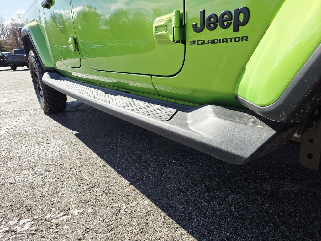 Certified 2025 Jeep Gladiator Sport image 17