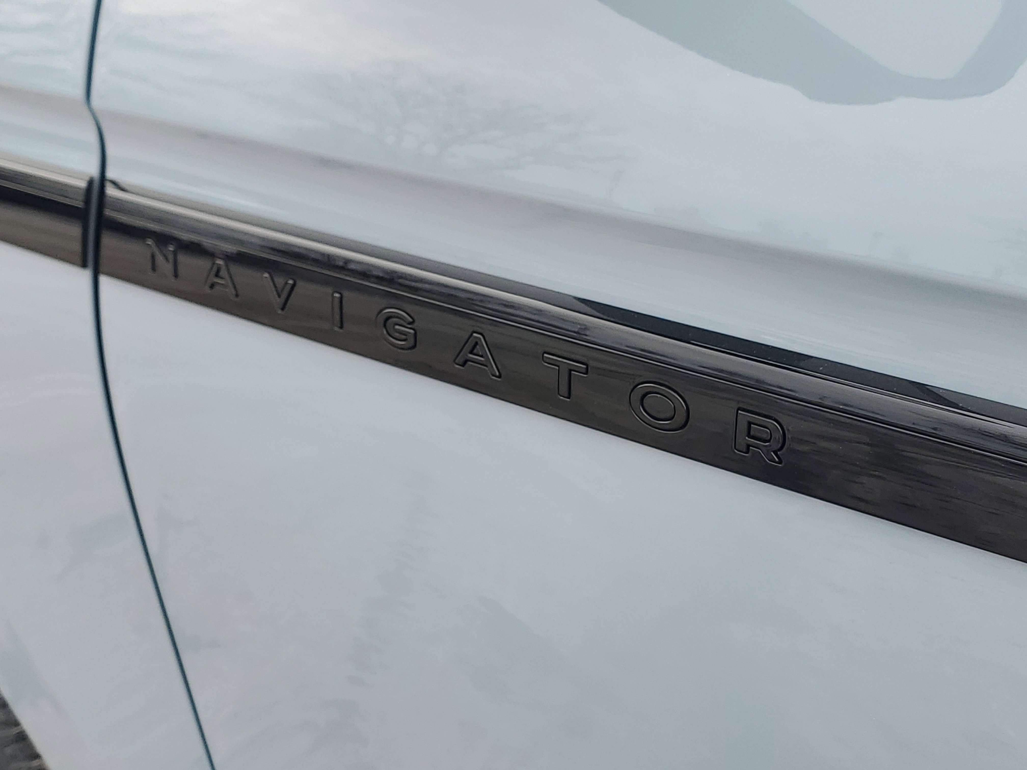 New 2025 Lincoln Navigator L Reserve w/ Jet Appearance Package image 7