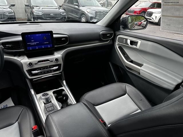 Used 2023 Ford Explorer XLT w/ Equipment Group 202A AWD/4WD image 17