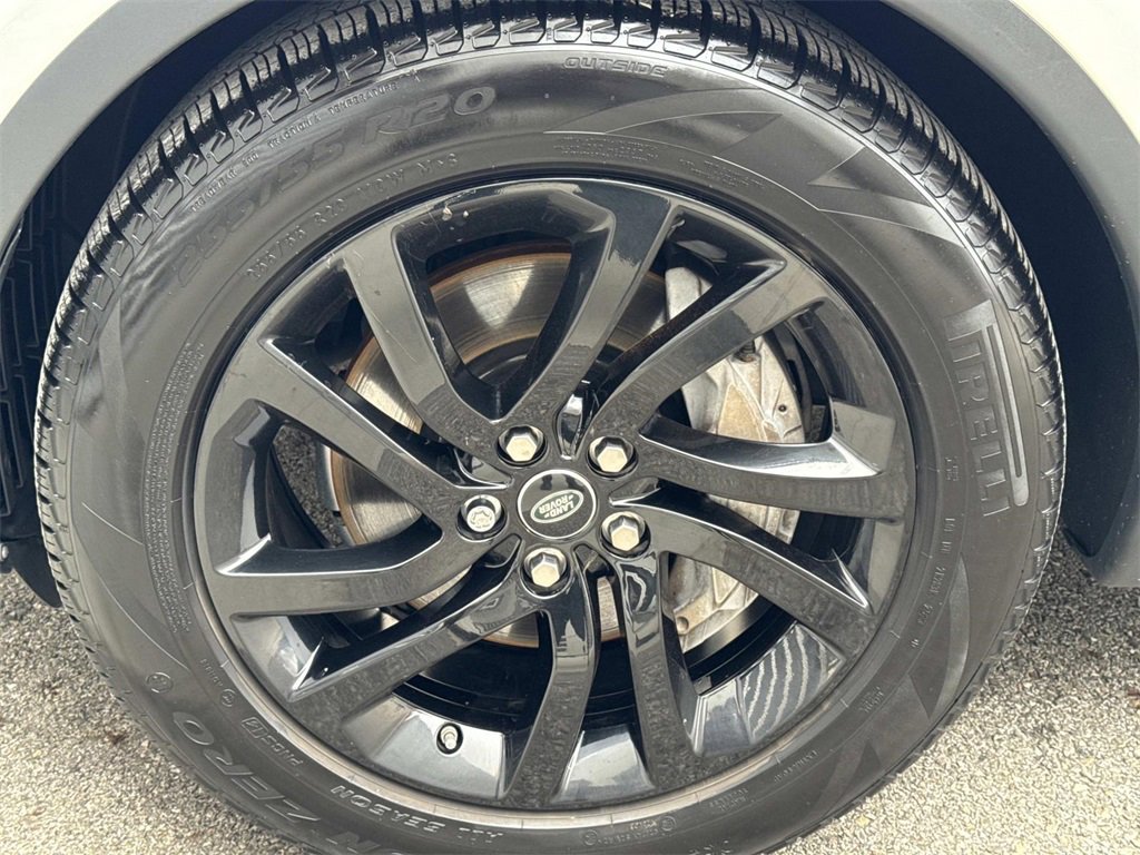 Certified 2018 Land Rover Discovery HSE image 12