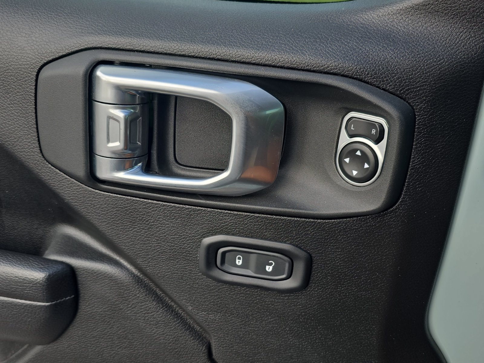 Used 2024 Jeep Wrangler Sport AWD/4WD image 23