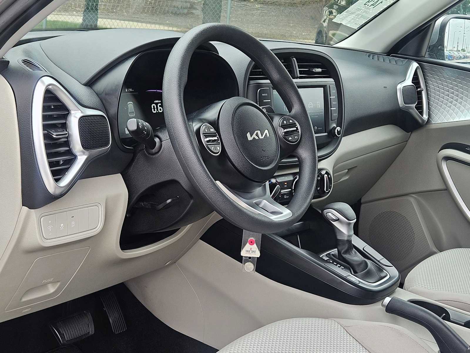 Certified 2025 Kia Soul LX w/ LX Technology Package FWD video 2