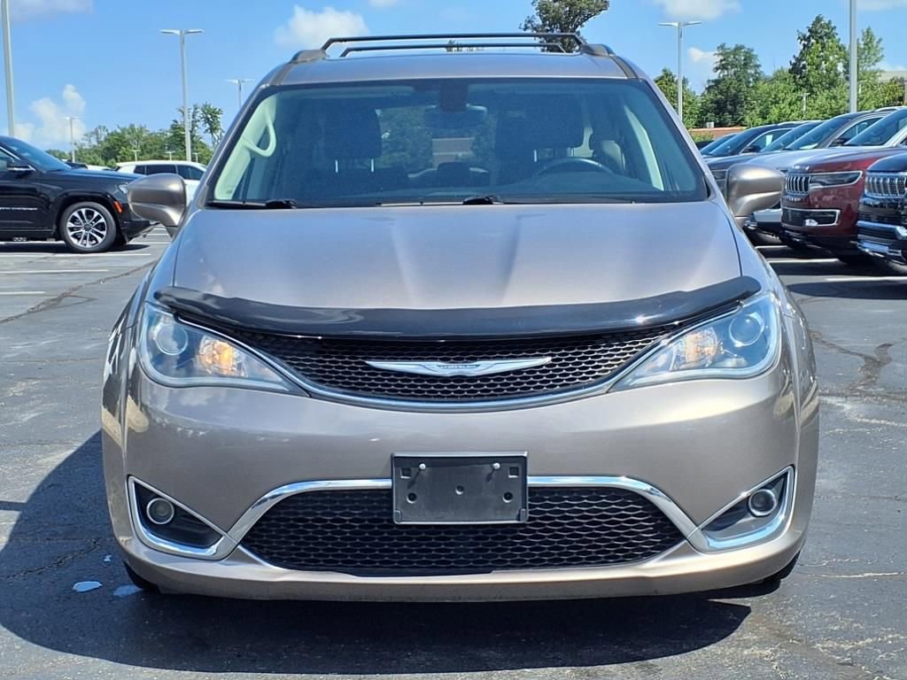 Used 2017 Chrysler Pacifica Touring-L image 6
