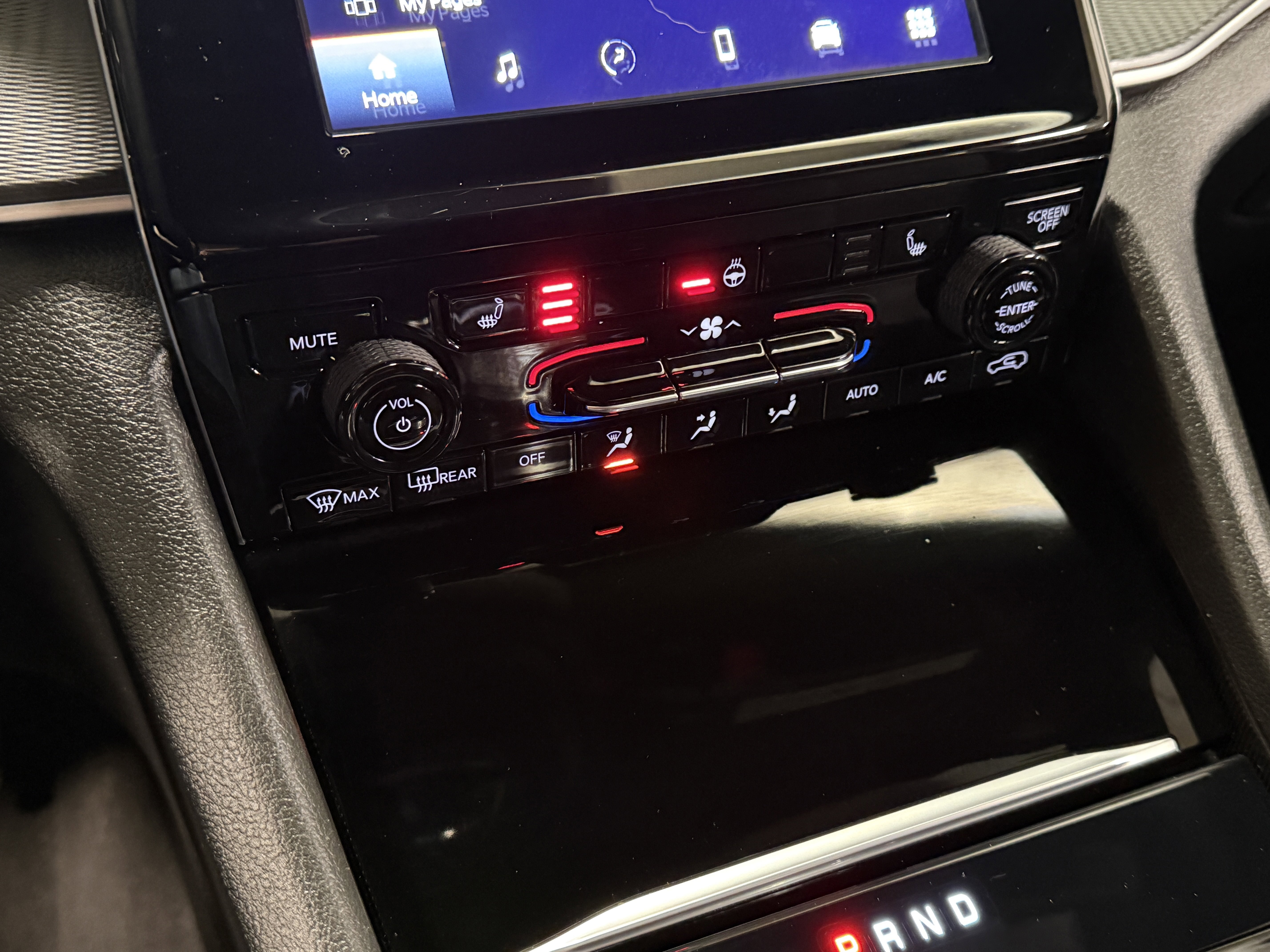 Used 2024 Jeep Grand Cherokee L Altitude image 13