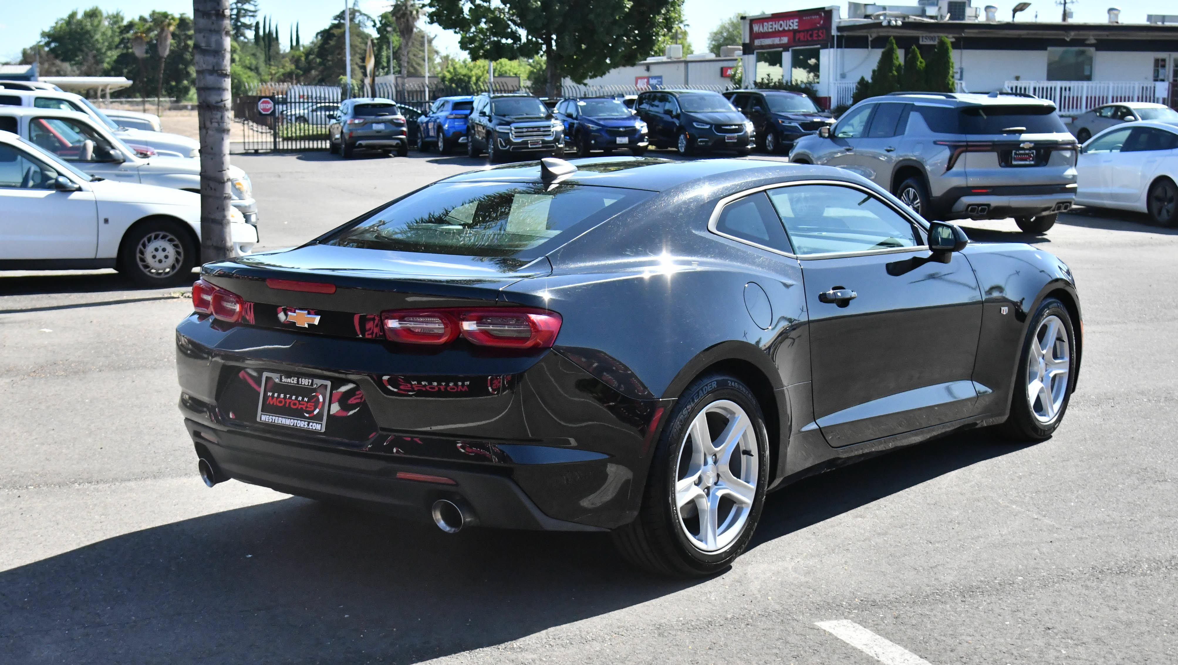 Used 2023 Chevrolet Camaro LT RWD image 8