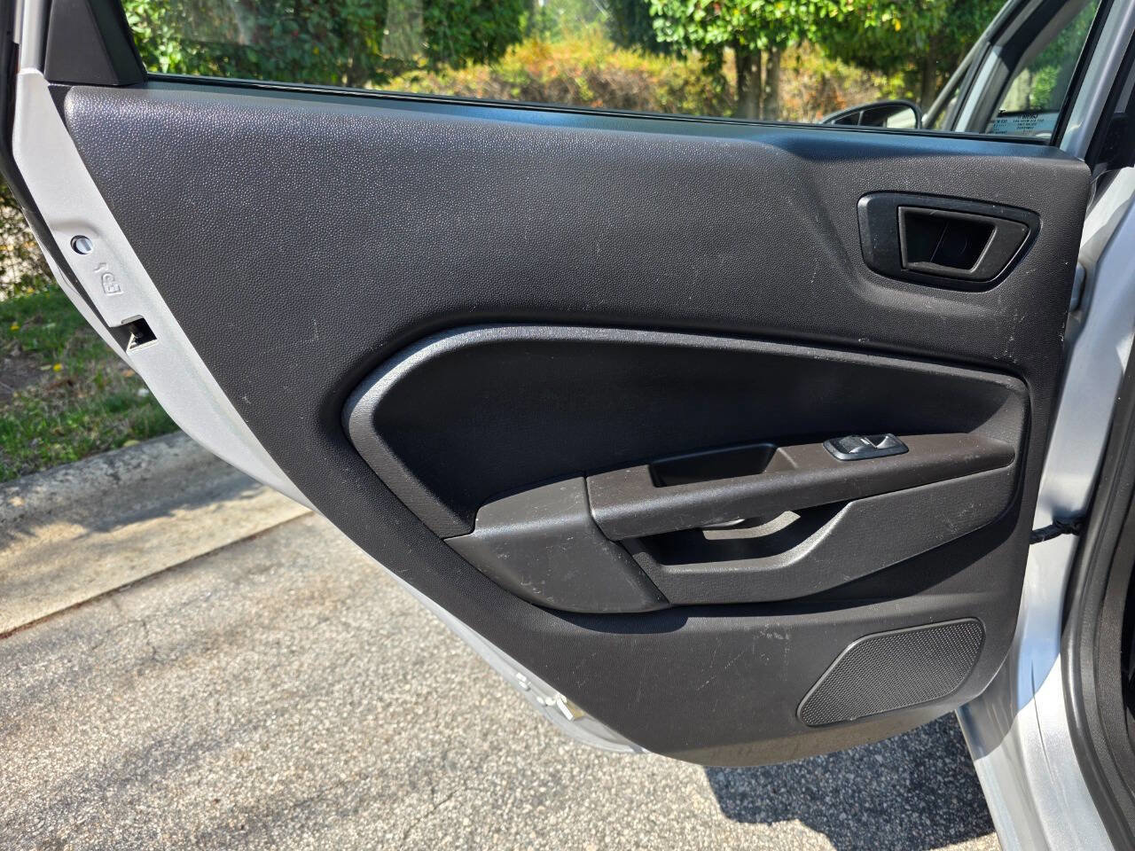 Used 2017 Ford Fiesta SE image 22