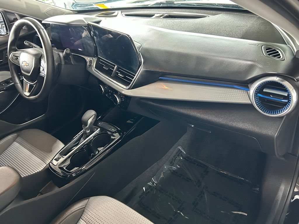 Used 2025 Chevrolet Trax LT w/ Driver Confidence Package FWD image 36