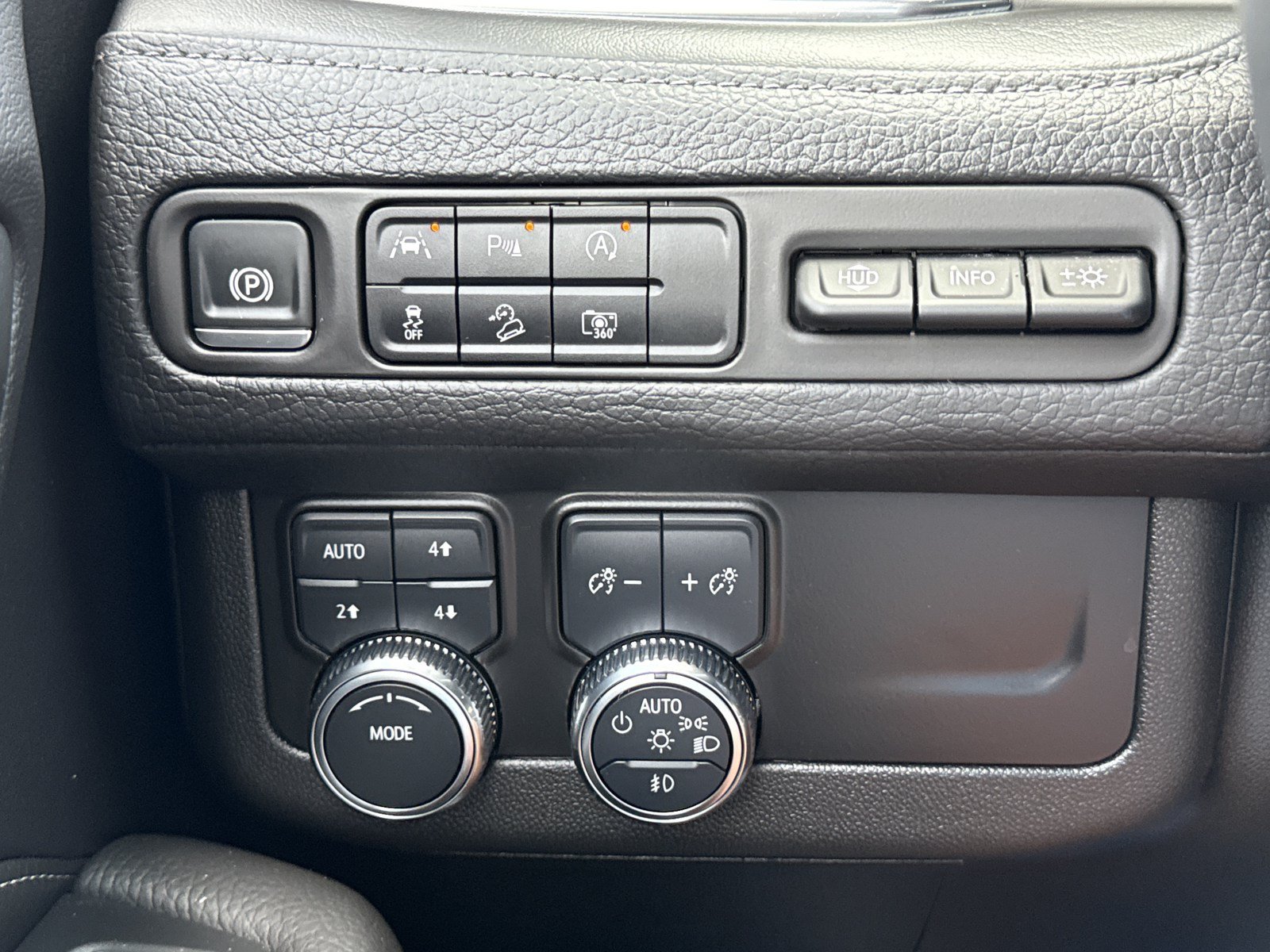 Used 2024 GMC Yukon Denali AWD/4WD image 23