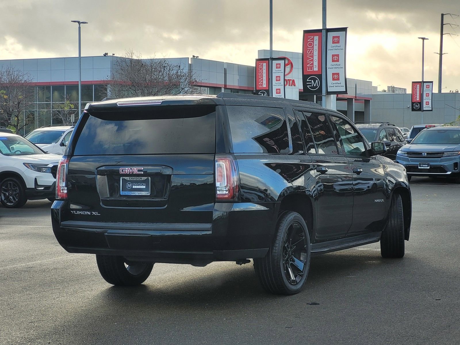 Used 2019 GMC Yukon XL SLT w/ Graphite Performance Edition image 5