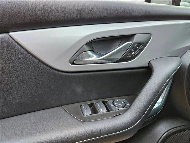 Used 2025 Chevrolet Blazer LT image 9