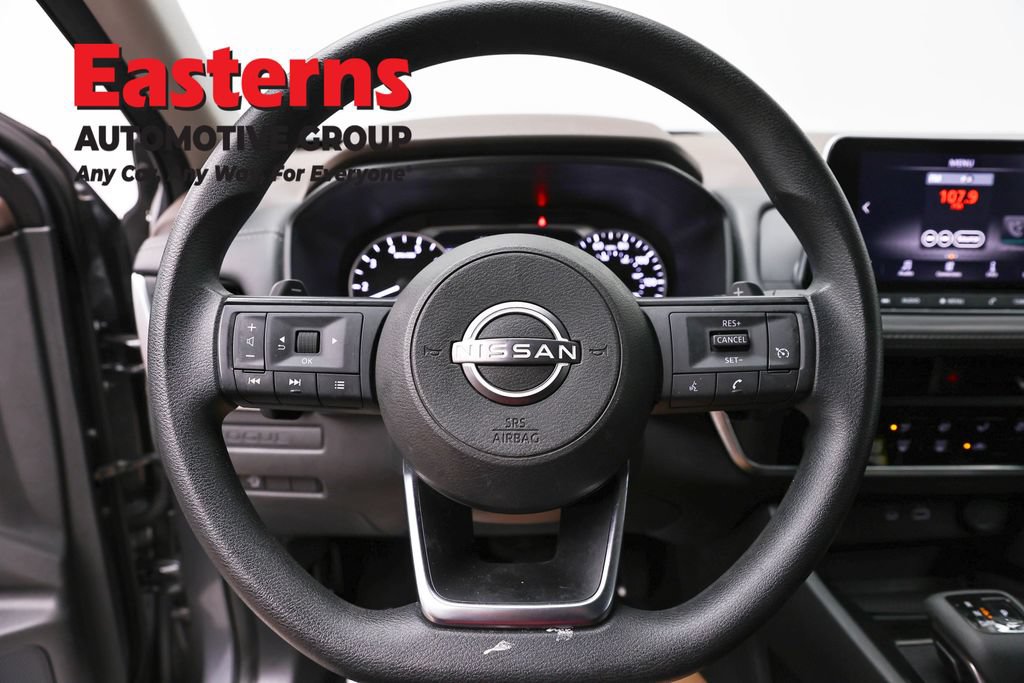Used 2023 Nissan Rogue S AWD/4WD image 10