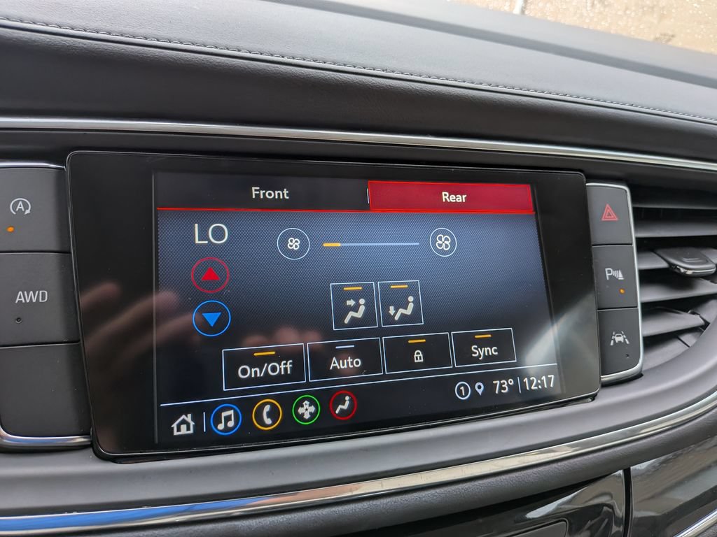 Used 2024 Buick Enclave Essence AWD/4WD image 24