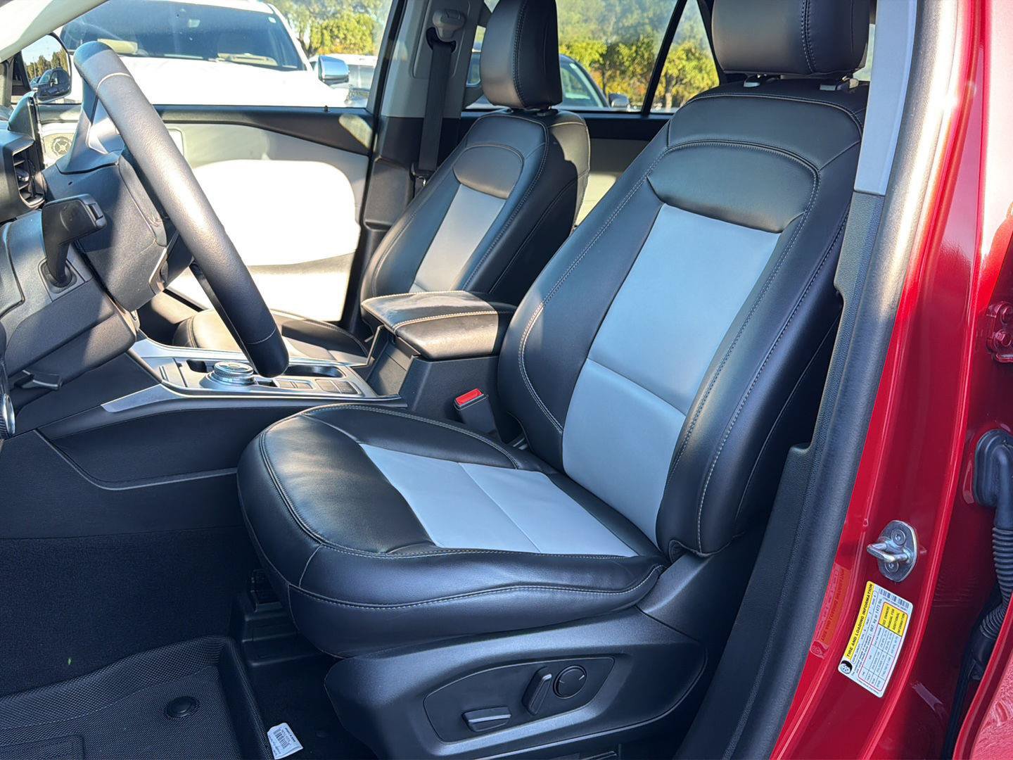 Used 2023 Ford Explorer XLT RWD image 10