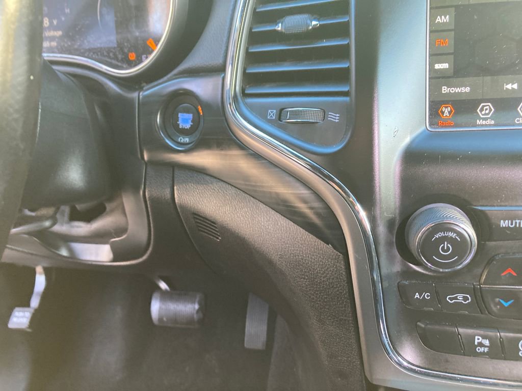 Used 2020 Jeep Grand Cherokee Laredo image 21