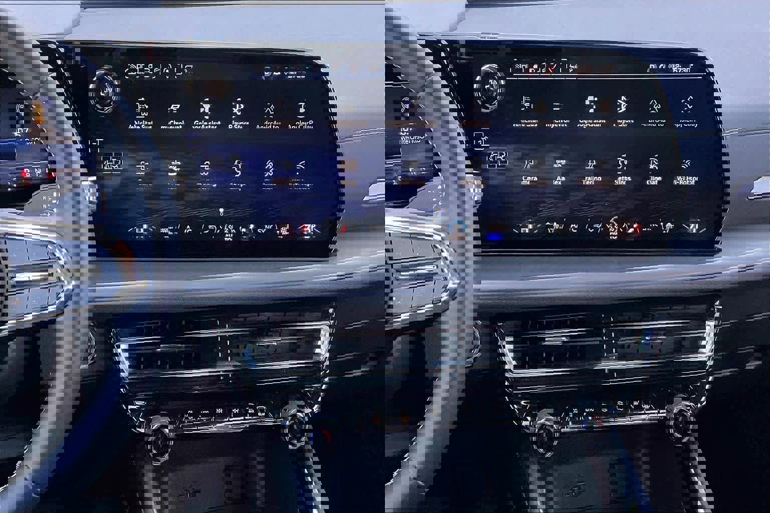 Certified 2025 Chevrolet Traverse LT image 8