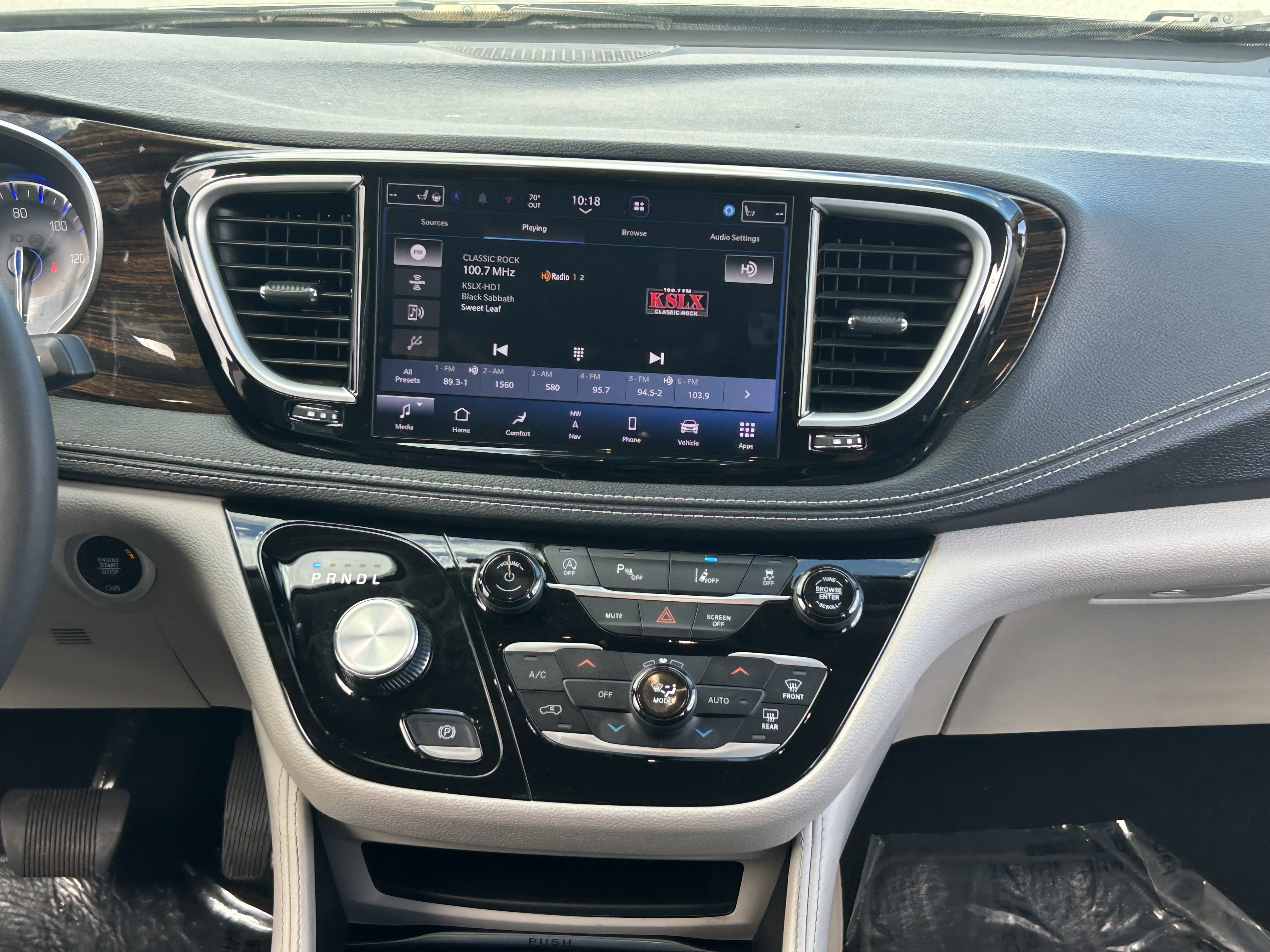 Used 2024 Chrysler Pacifica Limited FWD image 17