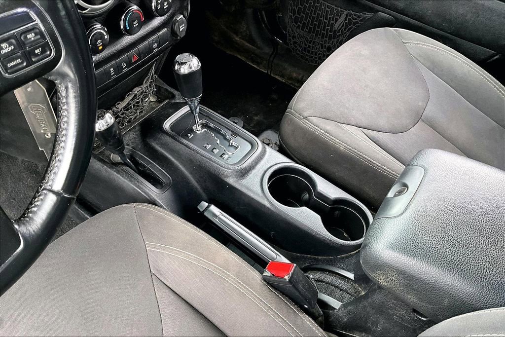 Used 2016 Jeep Wrangler Unlimited Sahara w/ Connectivity Group image 17