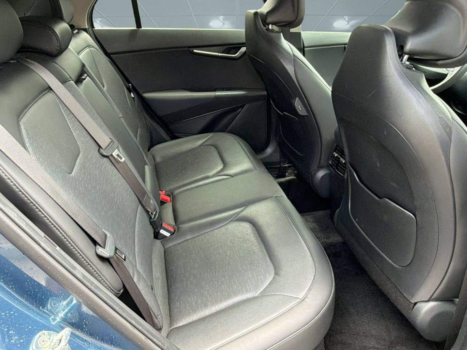 Used 2023 Kia Niro SX Touring FWD image 30
