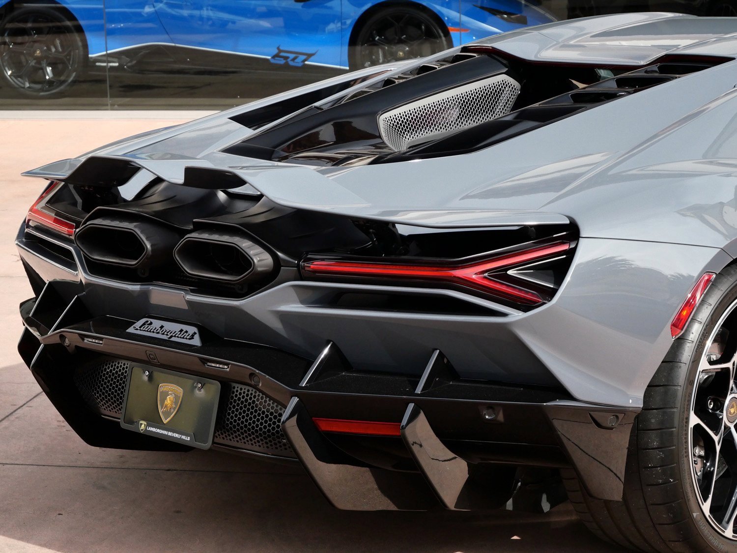 Used 2024 Lamborghini Revuelto image 14