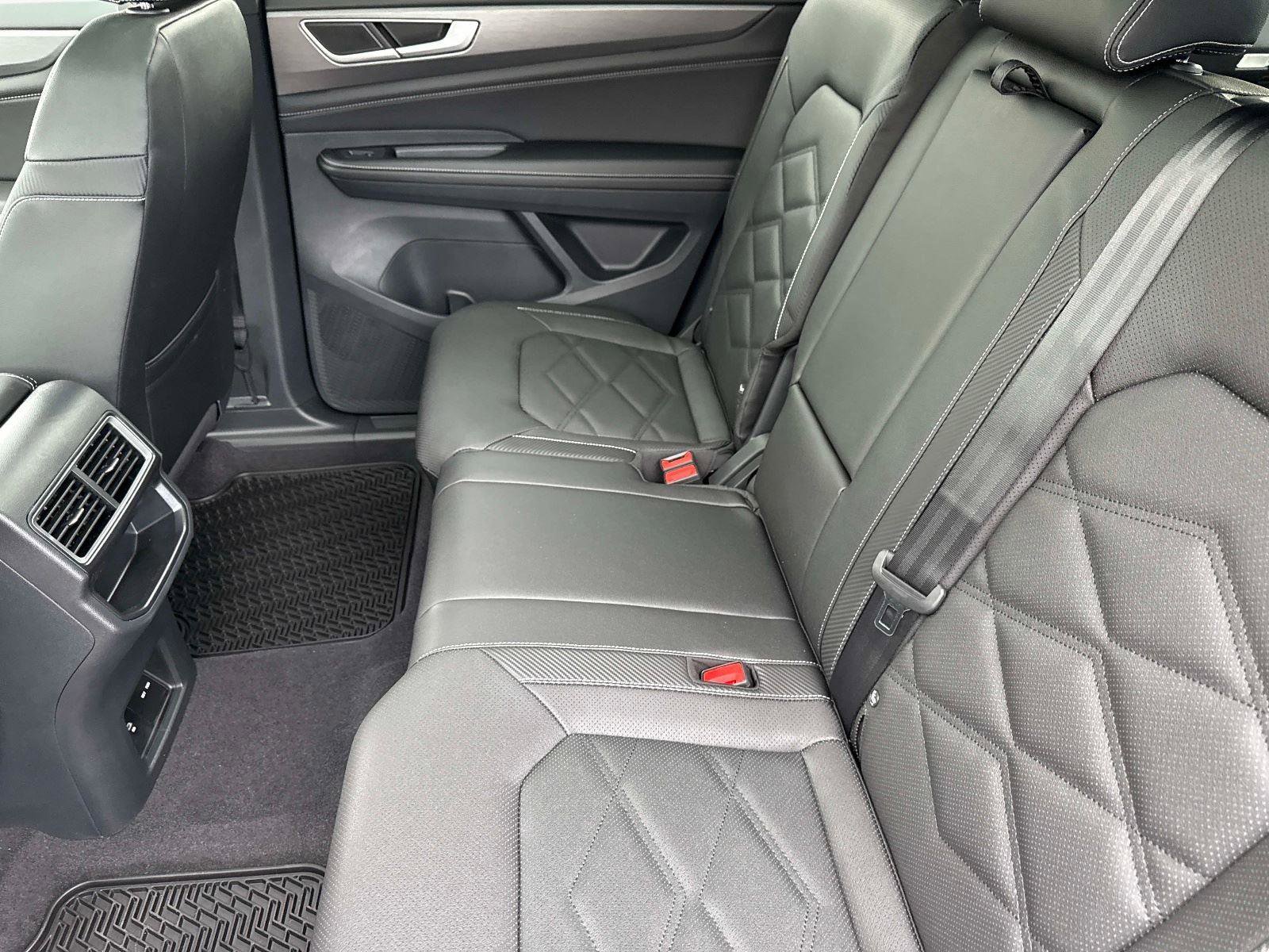 New 2026 Volkswagen Atlas Cross Sport SE image 13