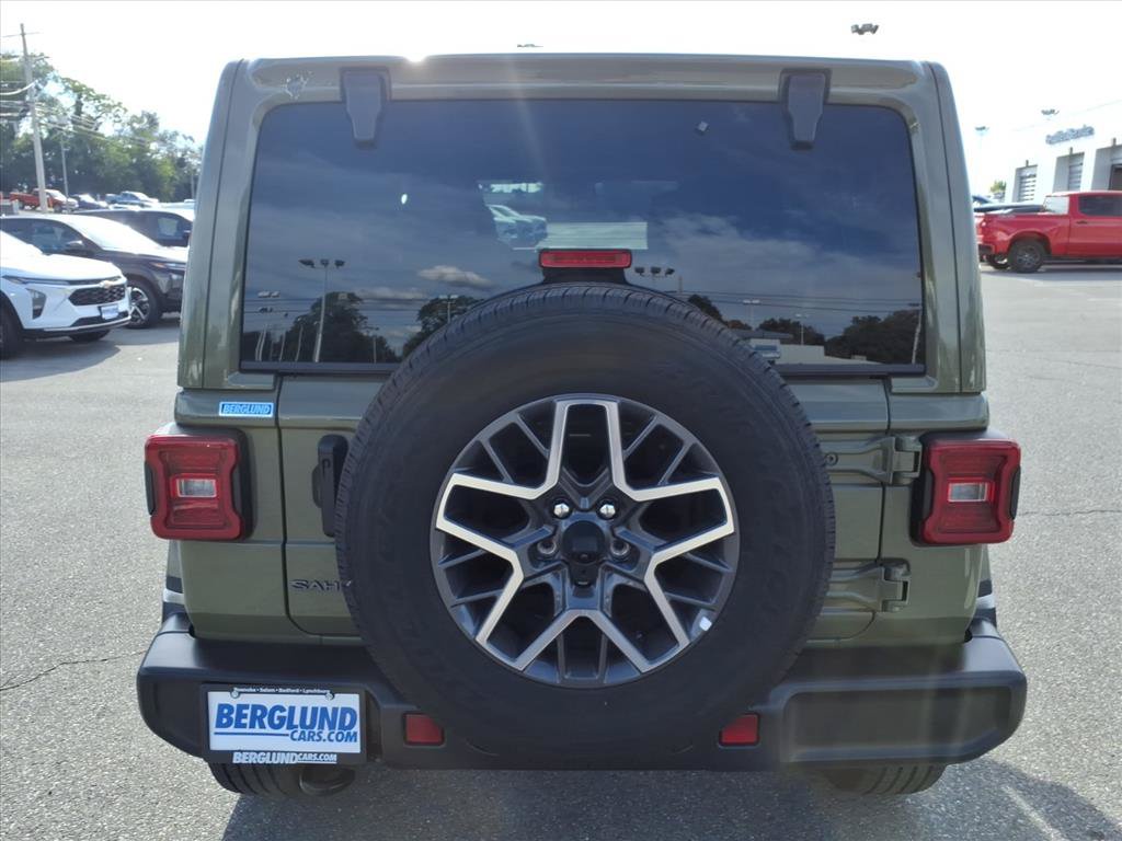 Used 2026 Jeep Wrangler Unlimited Sahara AWD/4WD image 5