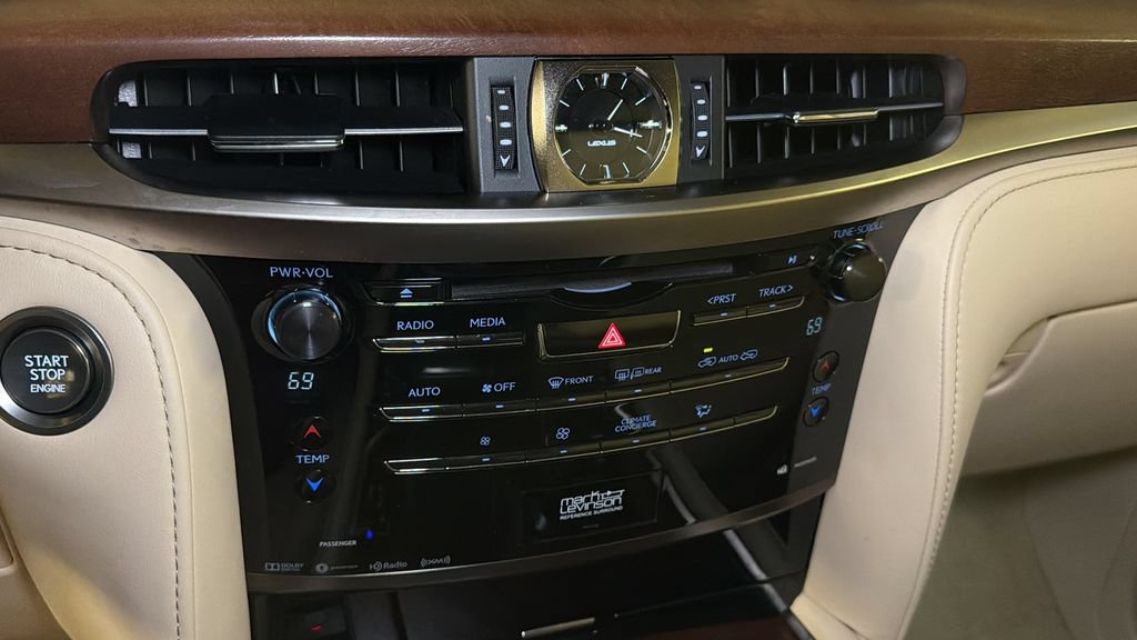 Used 2021 Lexus LX 570 4WD w/ Luxury Package image 31