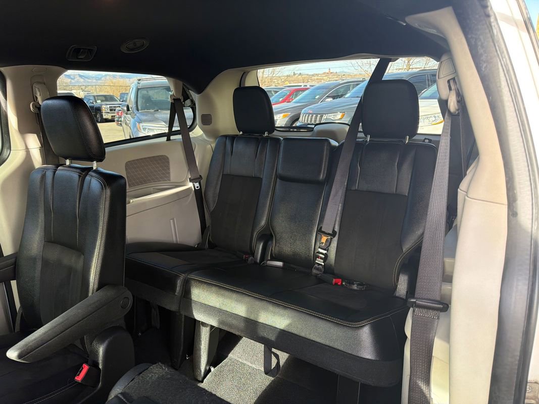 Used 2019 Dodge Grand Caravan SXT image 12
