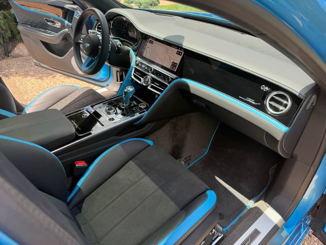 Used 2025 Bentley Flying Spur Plug-In Hybrid AWD/4WD image 19