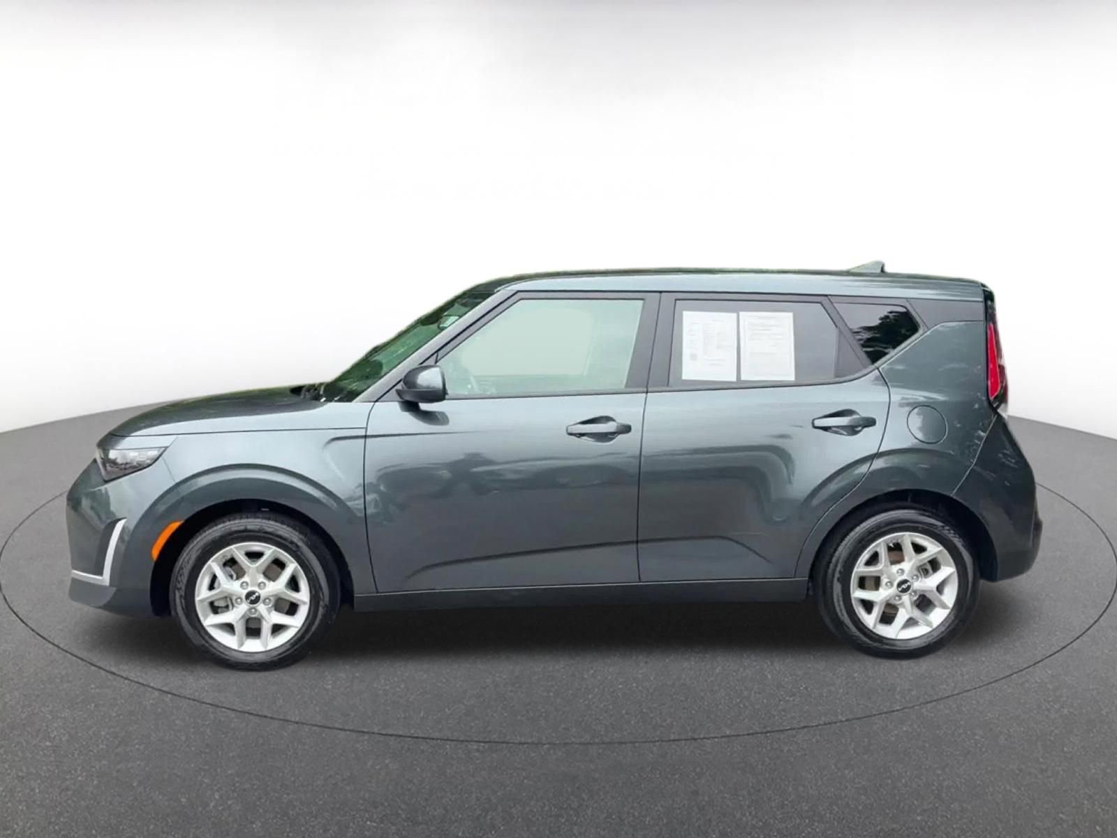 Used 2025 Kia Soul LX w/ LX Technology Package FWD image 9