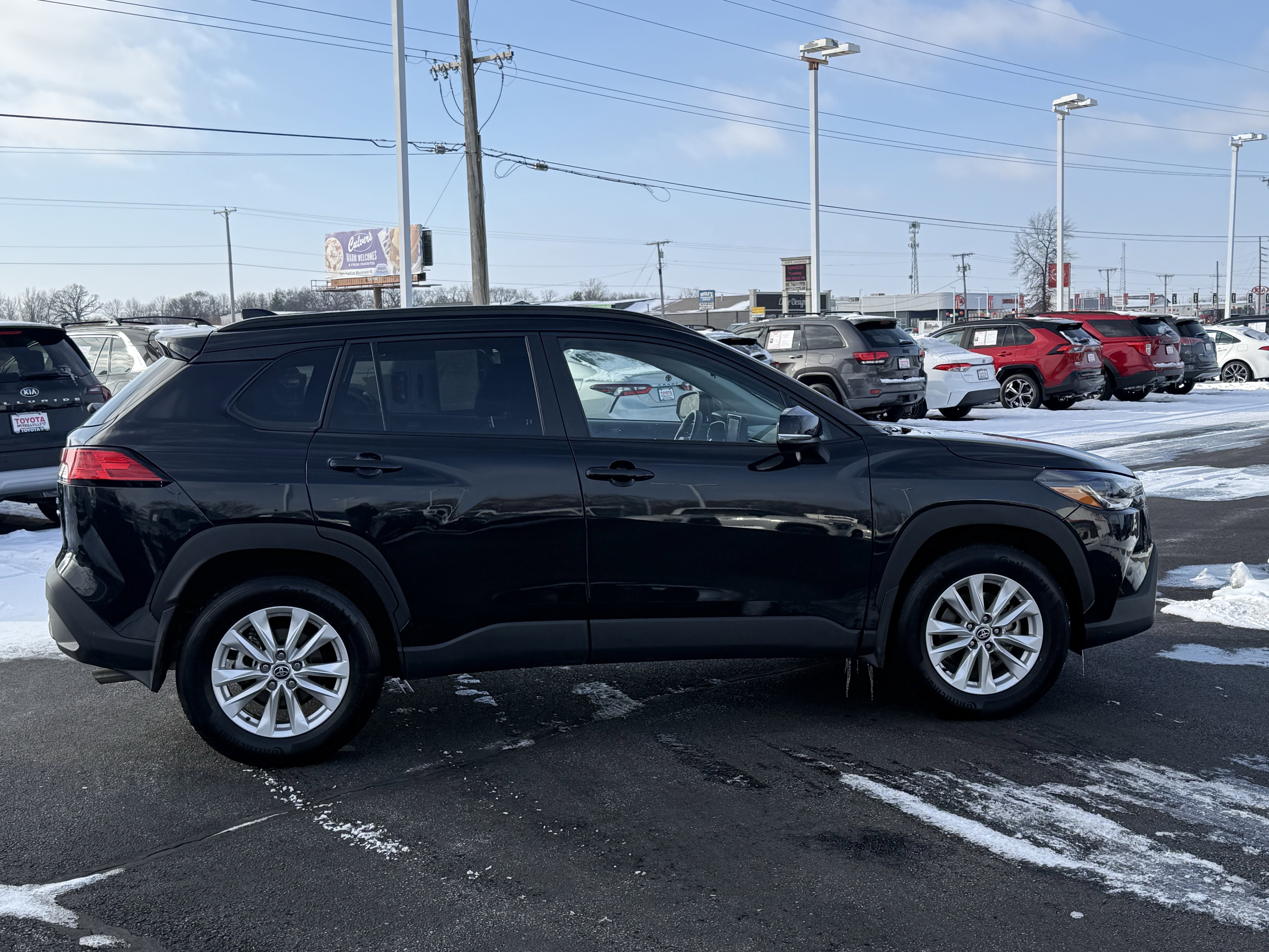 Certified 2022 Toyota Corolla Cross LE image 9