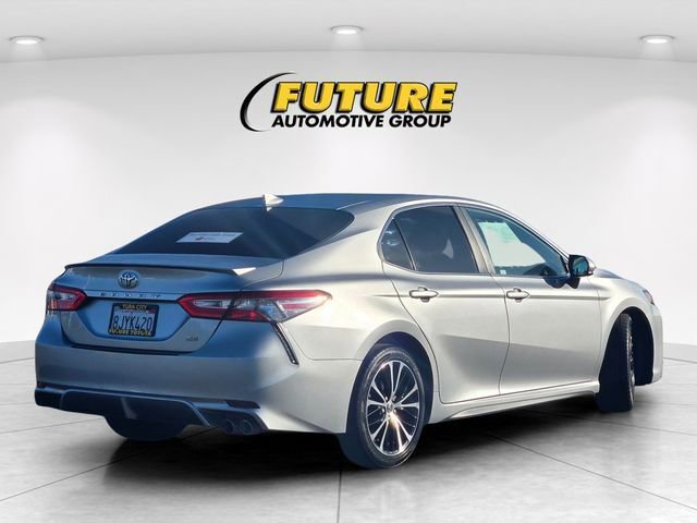 Used 2019 Toyota Camry SE w/ Accessory Appearance Package image 5