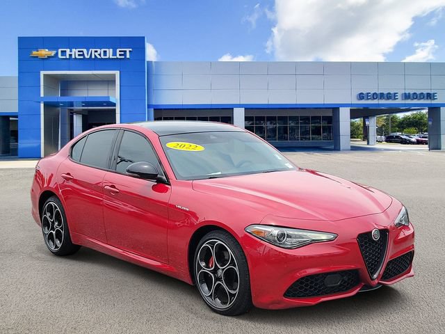 Used 2022 Alfa Romeo Giulia Veloce AWD/4WD image 1