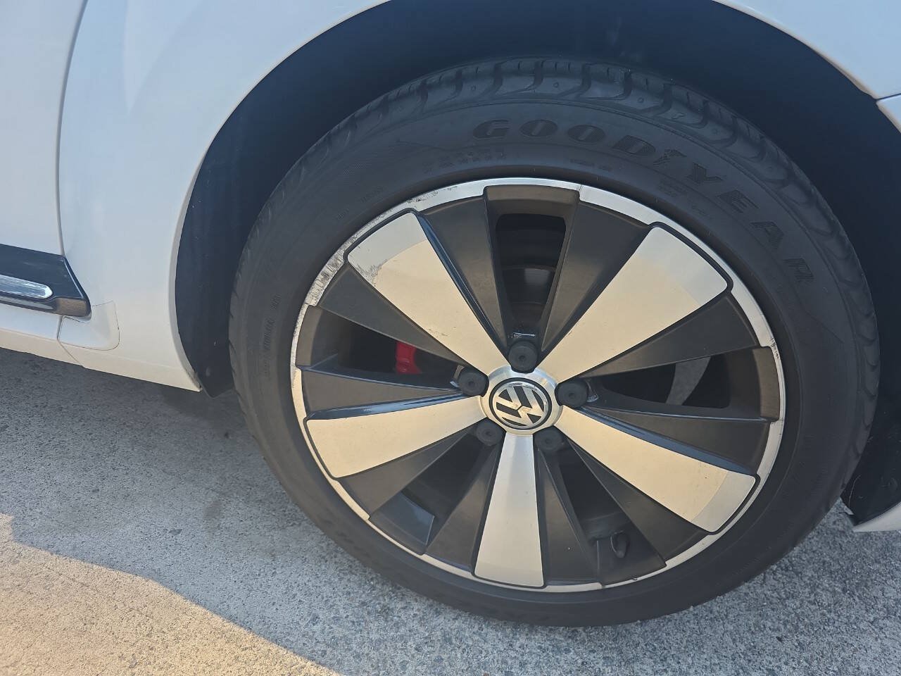 Used 2014 Volkswagen Beetle R-Line FWD image 13
