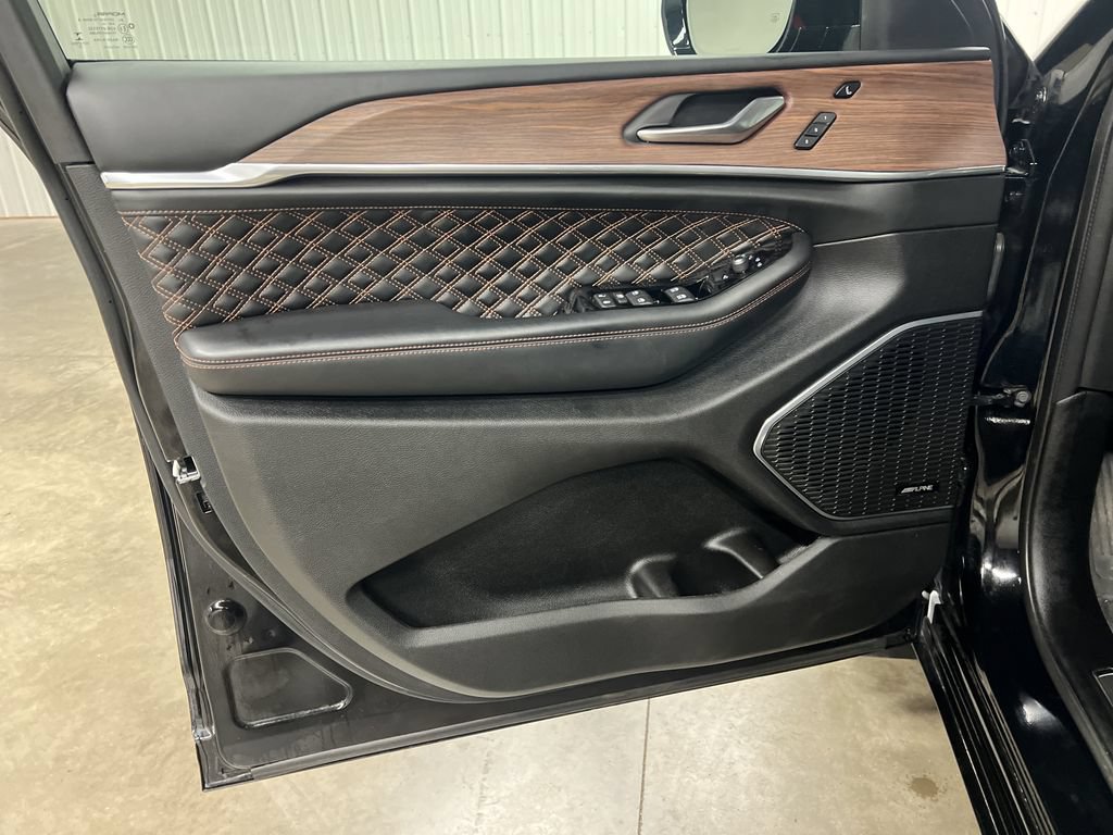 Used 2023 Jeep Grand Cherokee Summit AWD/4WD image 15