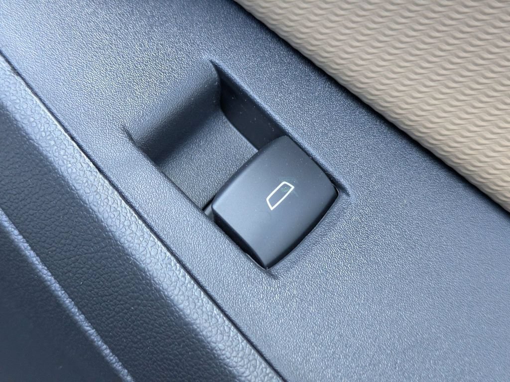 New 2026 Chevrolet Equinox ACTIV w/ Convenience Package III FWD image 35