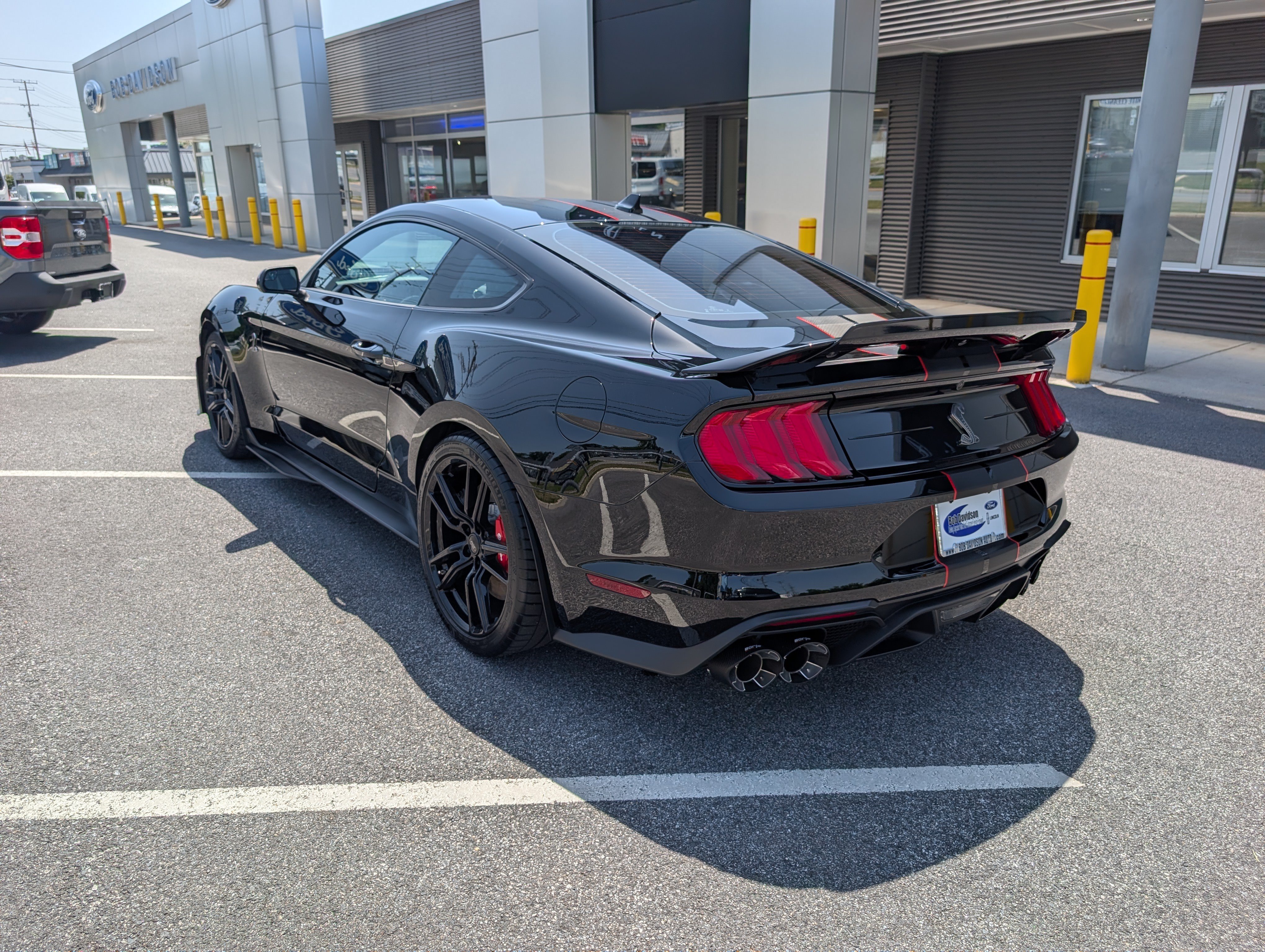 Certified 2022 Ford Mustang Shelby GT500 w/ Handling Package RWD image 5